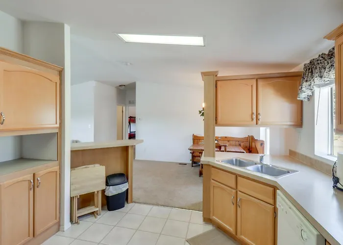Family Show Getaway - 7 Mi To Town! Holiday home *