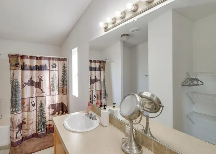 Family Show Getaway - 7 Mi To Town! Holiday home *
